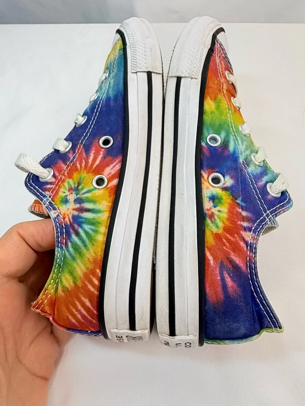 Converse Allstar Youth Size 2 Rainbow Tie-Dye Low Top Sneakers — Multicolor EUC